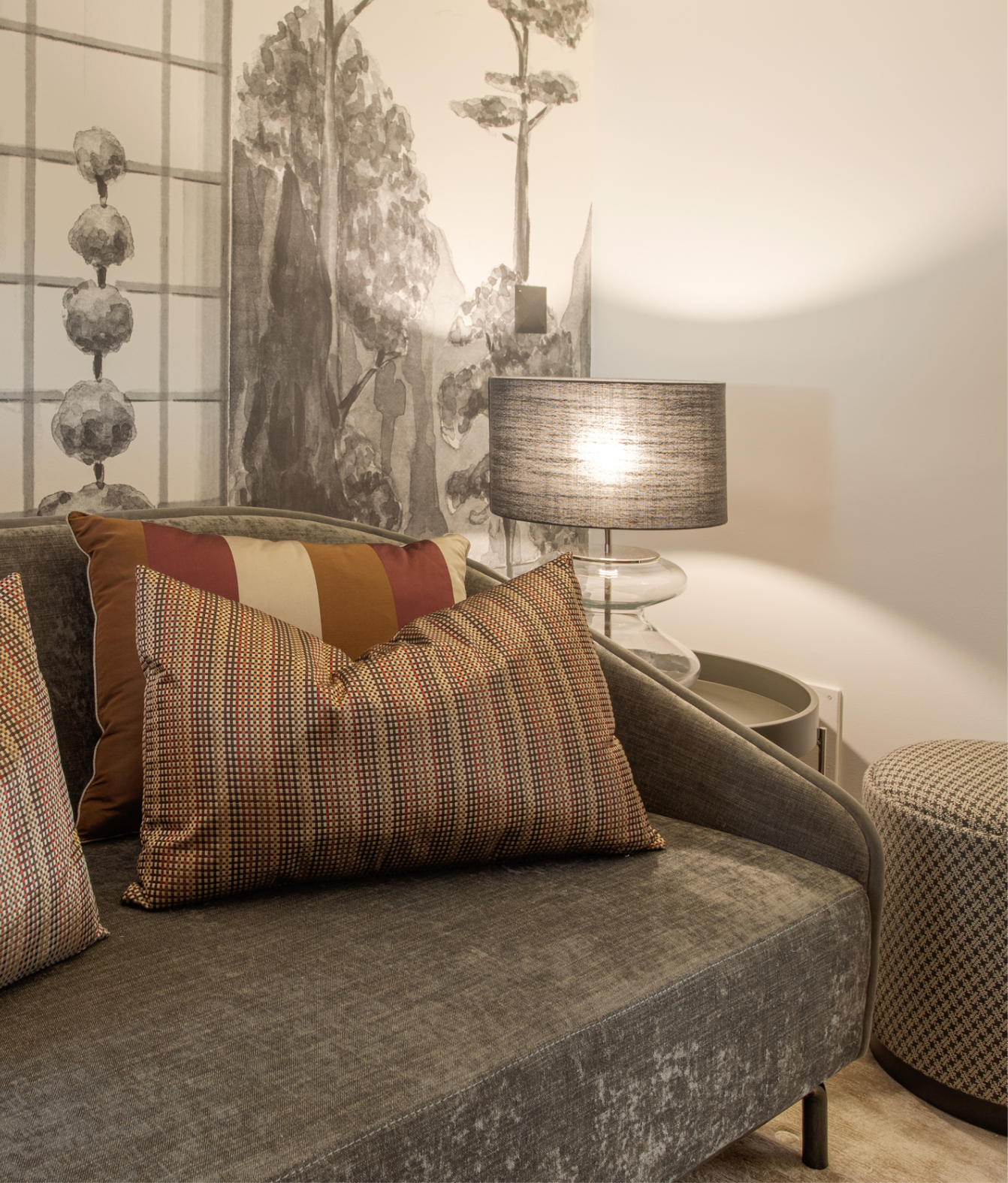 Detalhe de zona de estar com textura e paleta sofisticada – Apartamento Aviz, Porto – Conceição Lopes