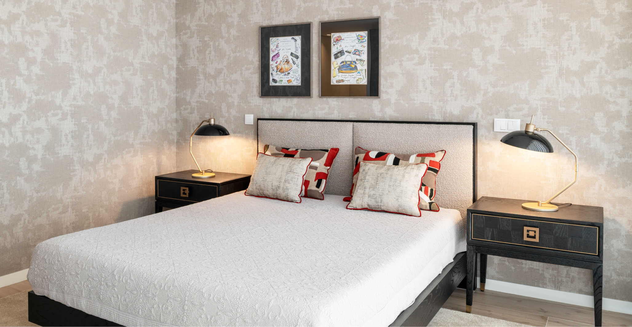 Quarto de casal com decoração neutra e funcional – Moradia Cabo do Mundo – Conceição Lopes Interior Design