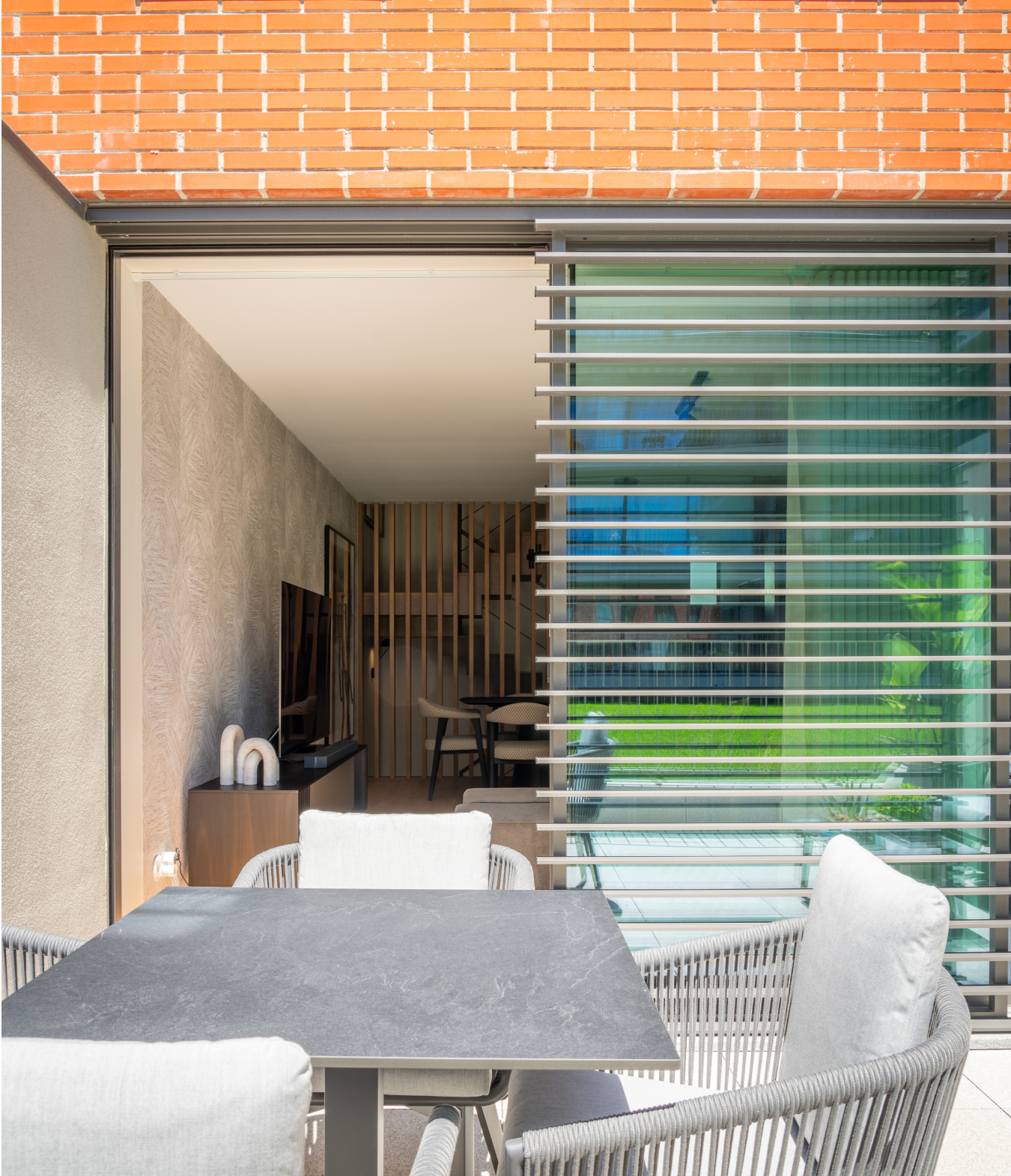 Vista geral de moradia com design interior moderno – Matosinhos – Conceição Lopes Interior Design