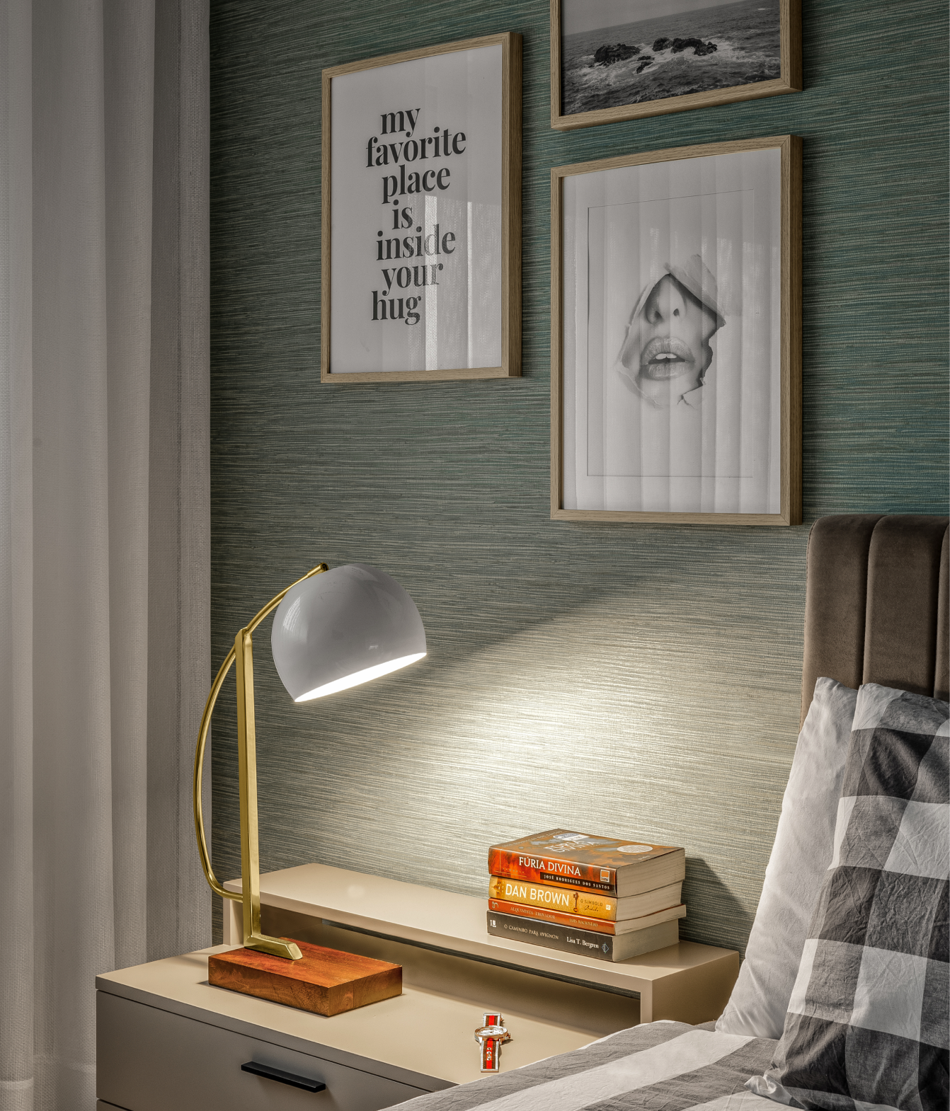 Quarto principal com decoração contemporânea e têxteis elegantes – Apartamento Dragão, Porto – Design de Interiores Conceição Lopes
